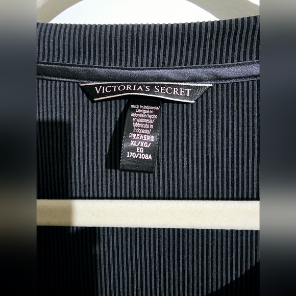 Victoria Secret Ribbed Pullover - Picture 2 of 2